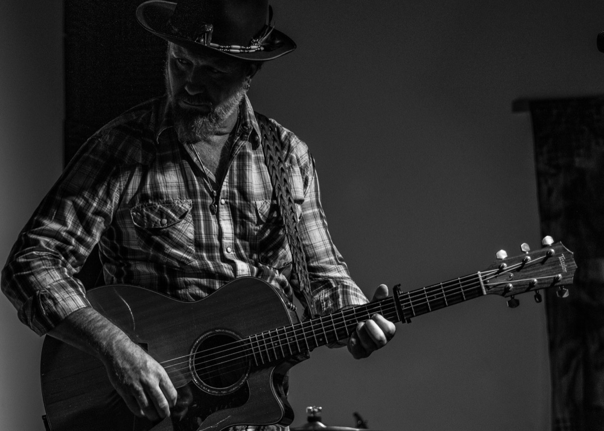 Thomas Hinds performing